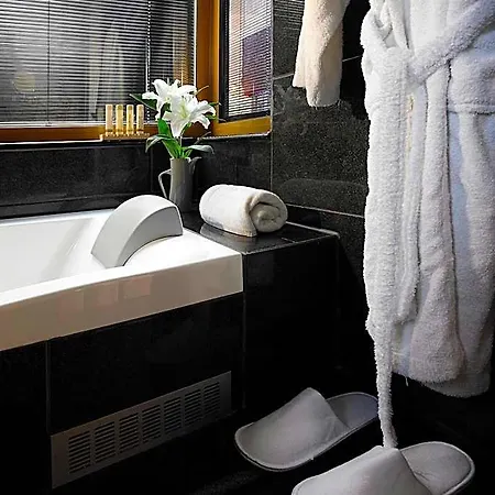Hotel Stevalia & 3*