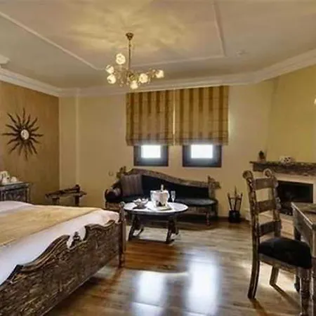 فندق Stevalia & 3*